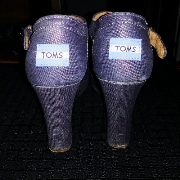 Tom's wedge open toe ankle strap size 8 - Picture 3 of 7